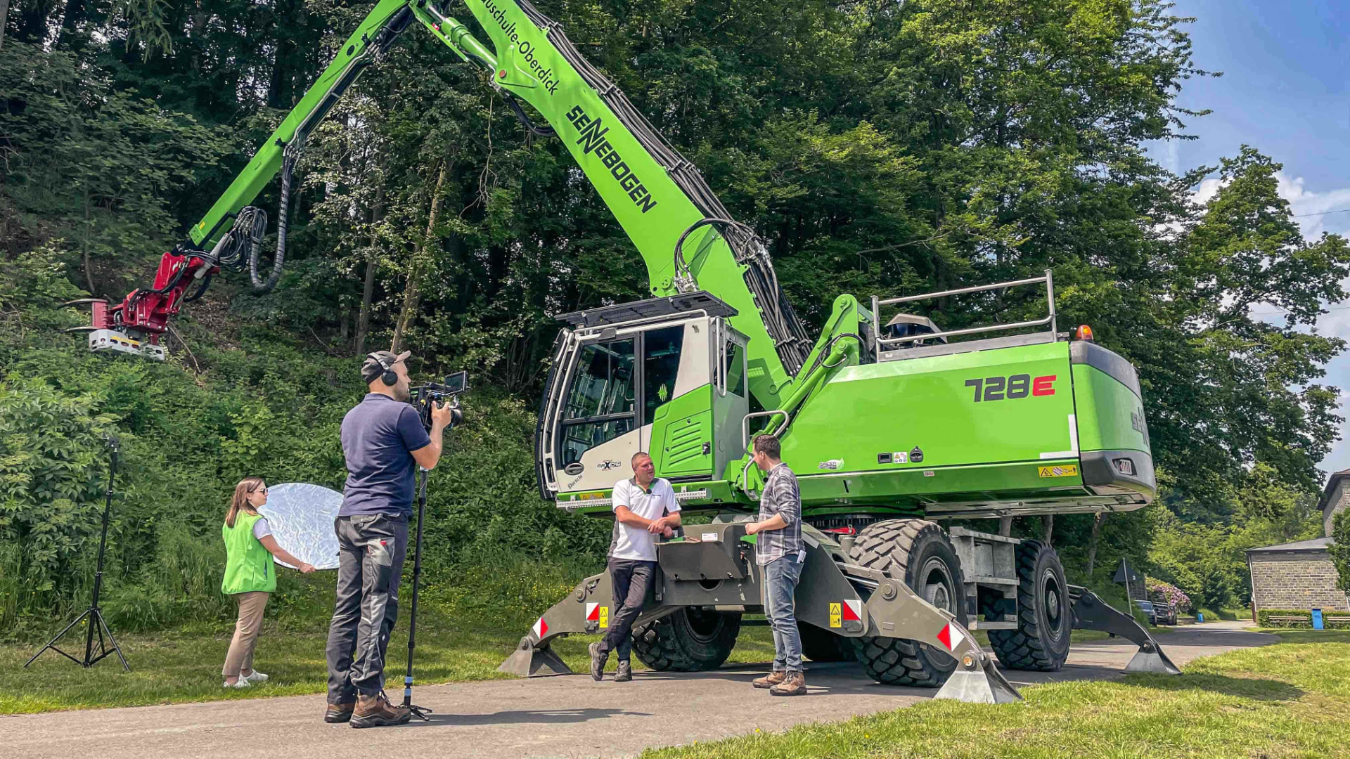 Hosted launch film for the SENNEBOGEN 728 E in real-world use